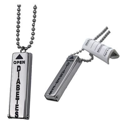 Diabetestunnus, näyttävä teräsriipus pienellä avattavalla kotelolla 55cm Diabetestunnus, näyttävä teräsriipus pienellä avattavalla kotelolla 55cm